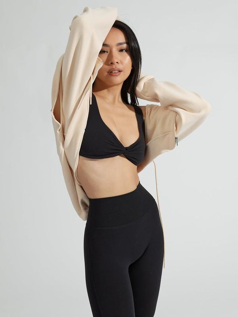 Onyx Black Twisted Sports Bra – Seamless High-Tension Crop