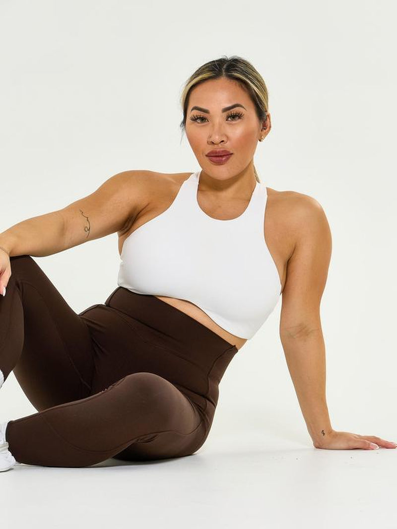 Curve Sculpting Sports Bra – Ultra-White Seamless Support