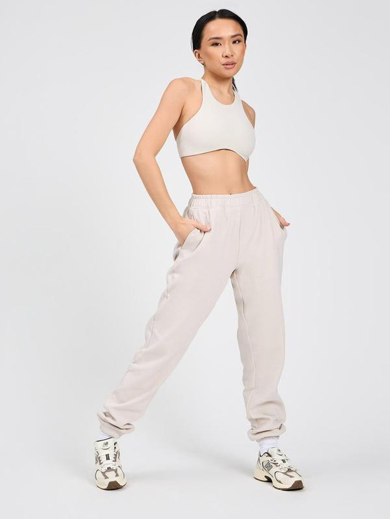 Curve Lightweight Sports Bra – Bone Seamless "Naked-Feel" Bralette