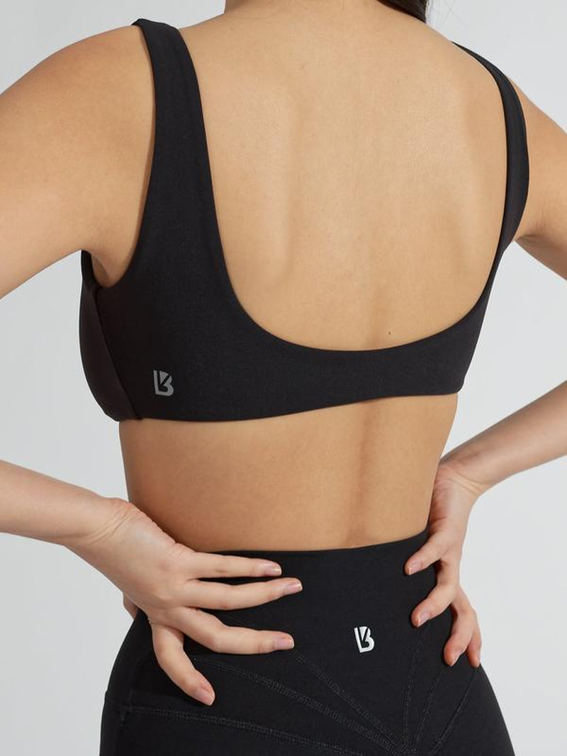 Onyx Black Twisted Sports Bra – Seamless High-Tension Crop